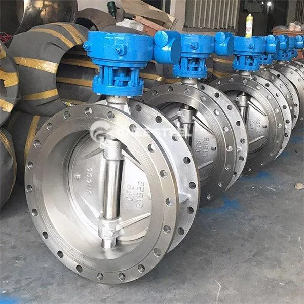 Kołnierzowe potrójne zawory motylowe